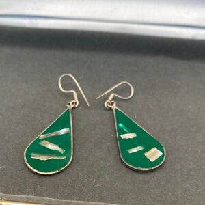 Elegant alpaca Green Teardrop Earrings